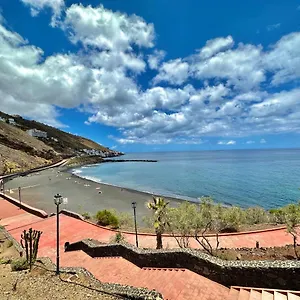 https://radazul-views-house.tenerifehoteles.net